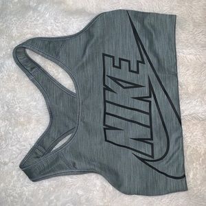 medium nike sports bra, in good condition